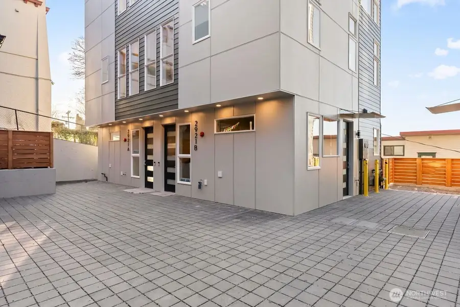 2921 Franklin Avenue E #B, Seattle, WA 98102 - #3