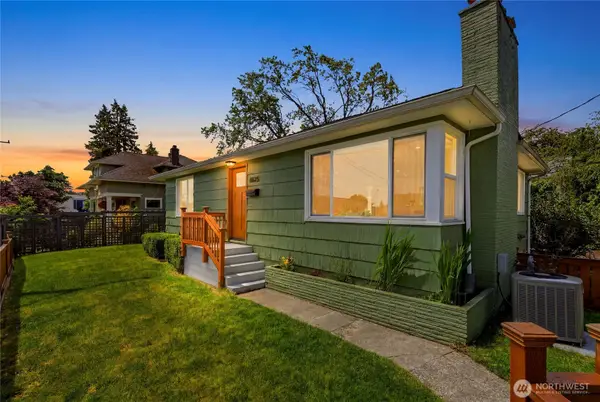 6825 Linden Avenue N, Seattle, WA 98103