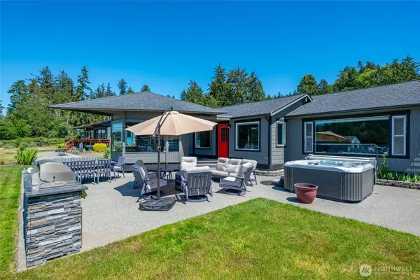 213 Cornet Bay Road, Oak Harbor, WA 98277