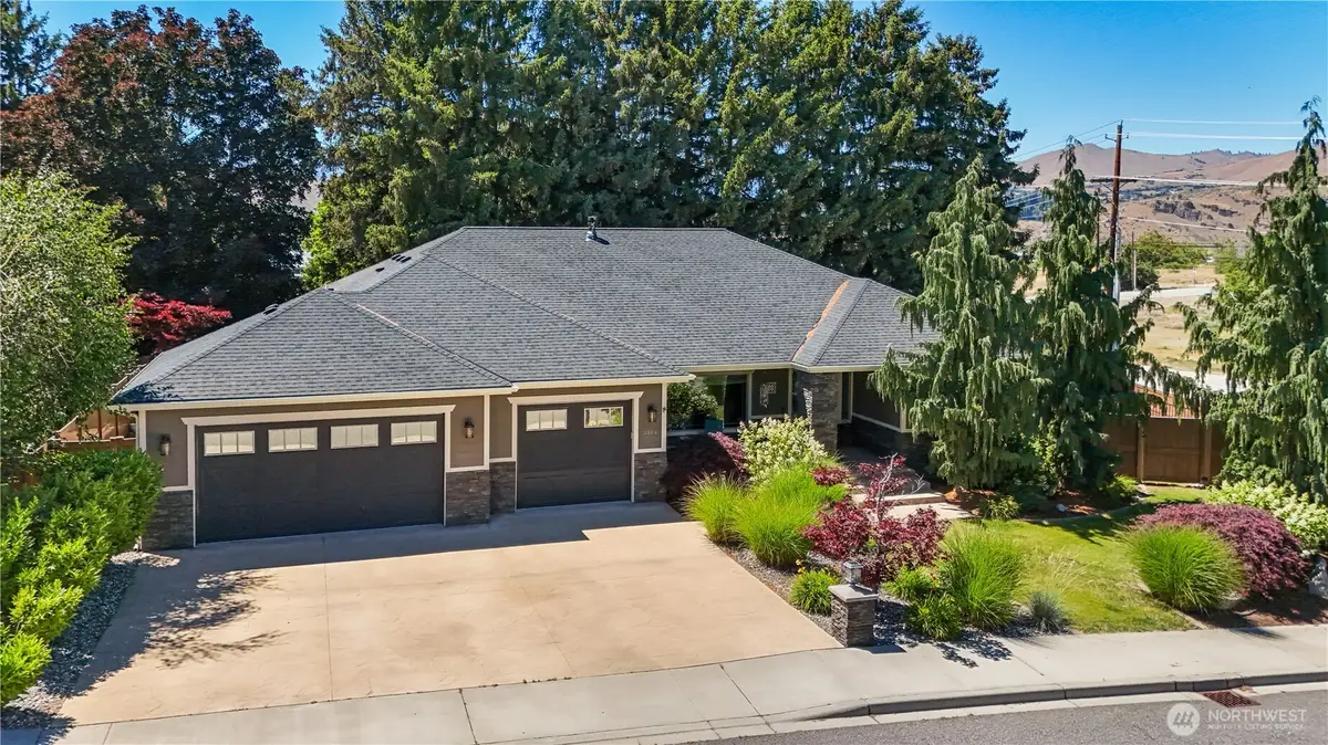 3484 Ashwood Drive, East Wenatchee, WA 98802 - #1
