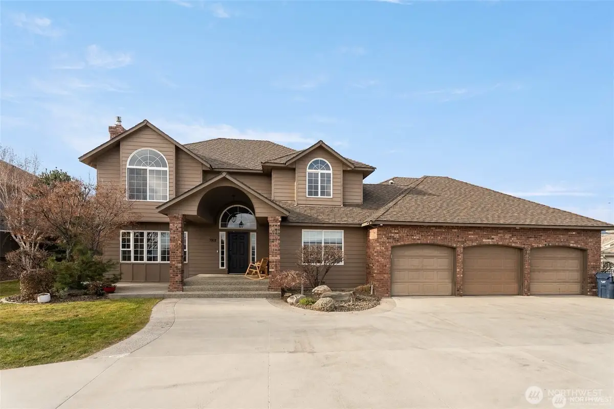 1918 Broadview, Wenatchee, WA 98801 - #1