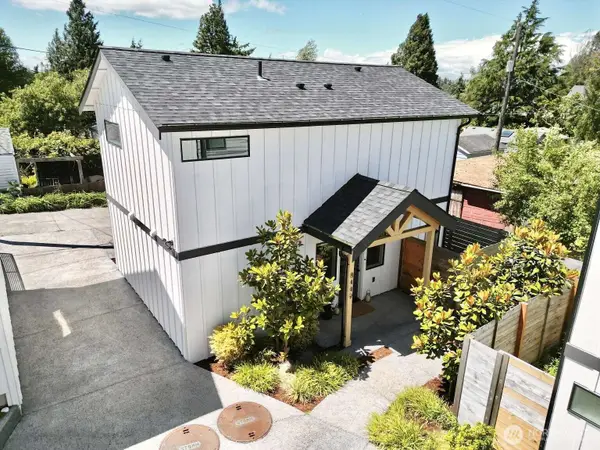 8449 18th Avenue Sw, Seattle, WA 98106