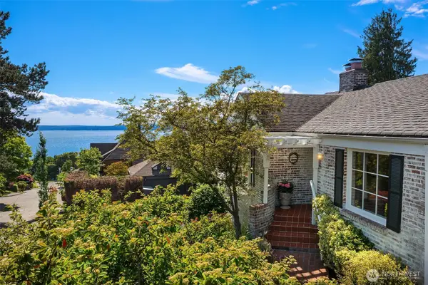 4206 W Glenmont Lane, Seattle, WA 98199