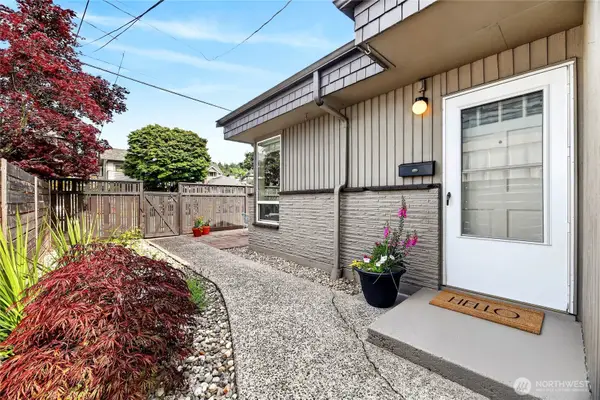 3039 61st Avenue Sw, Seattle, WA 98116