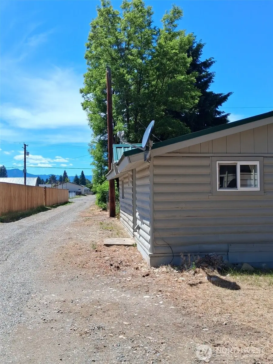 415 Broadway Avenue, South Cle Elum, WA 98943 - #3