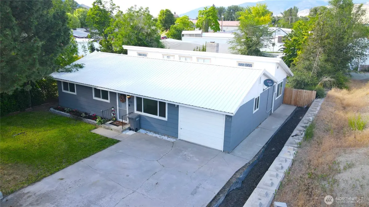 915 19th Avenue, Oroville, WA 98844 - #1