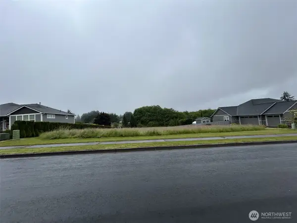 125 Strawberry Lane, Longview, WA 98632