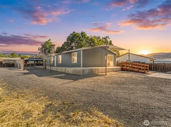 3906 Malaga Avenue, Malaga, WA 98828