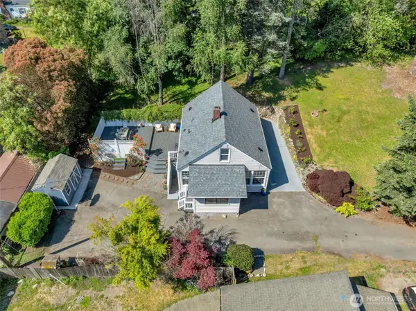 9827 22nd Avenue Sw, Seattle, WA 98106