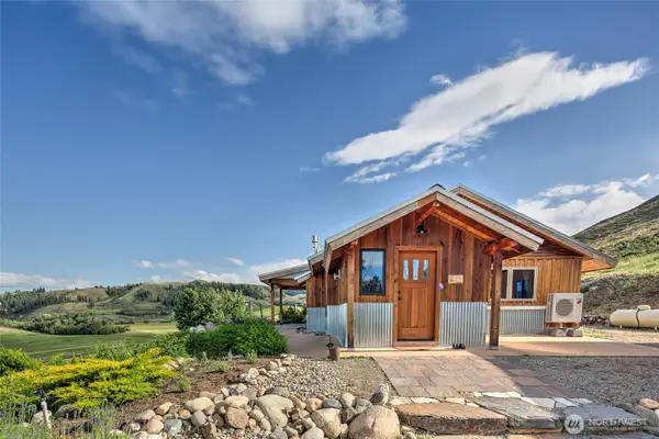 14 Patterson Lake Road, Winthrop, WA 98862