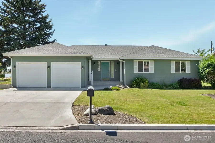 1202 S Eastlake Drive, Moses Lake, WA 98837 - #2