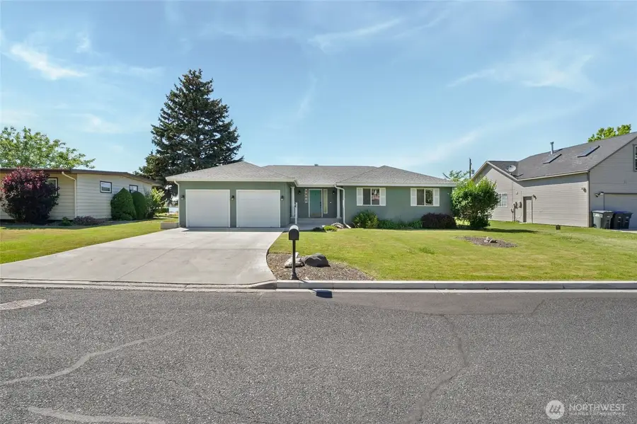 1202 S Eastlake Drive, Moses Lake, WA 98837 - #3