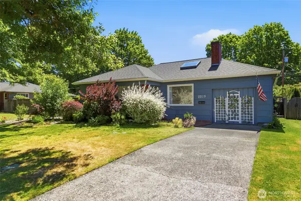 2219 Washington Way, Longview, WA 98632