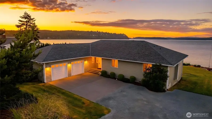 639 E Beacon View Drive, Oak Harbor, WA 98277 - #2