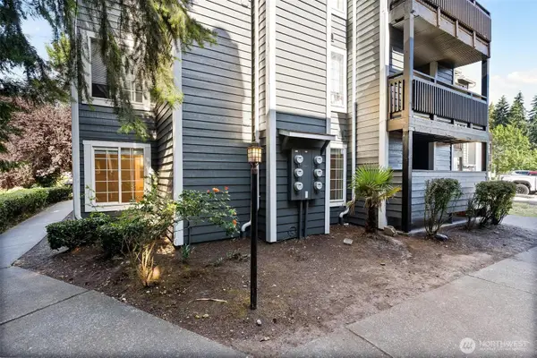22810 30th Avenue S #B103, Des Moines, WA 98198