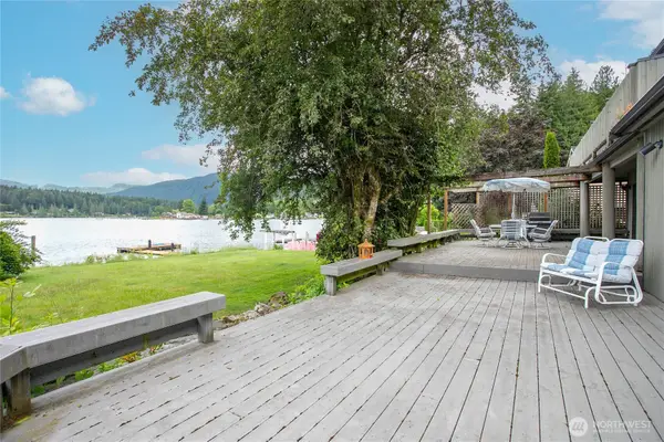 859 E Lake Samish Drive, Bellingham, WA 98229
