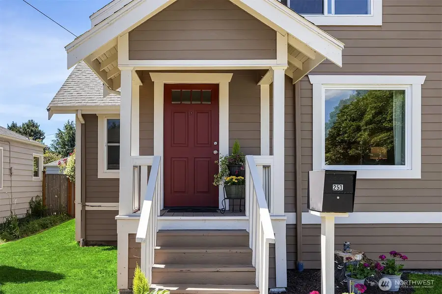 251 Meadow Avenue N, Renton, WA 98057 - #2