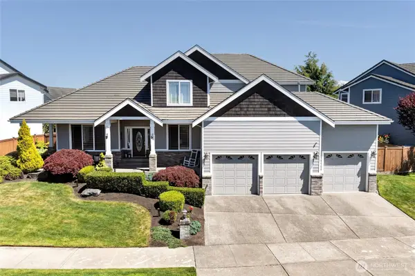 32 Mount Rainier Loop E, Bonney Lake, WA 98391