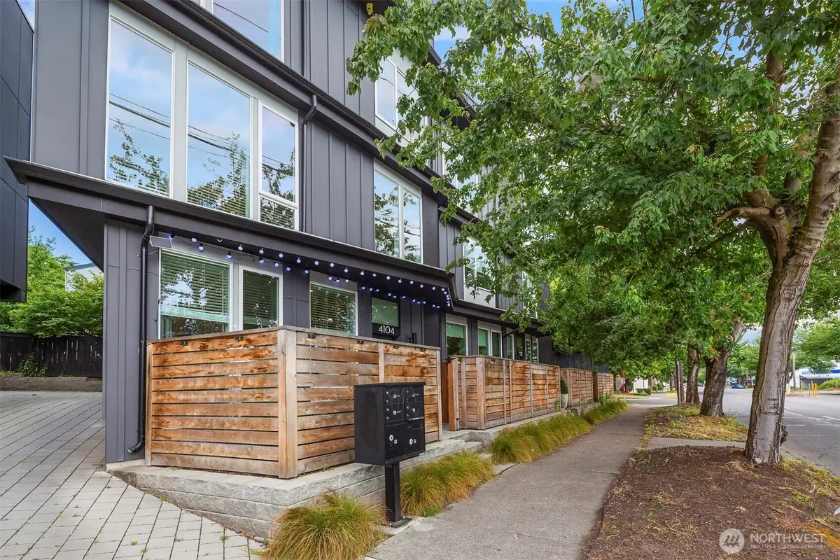 4104 Leary Way Nw, Seattle, WA 98107 - #1