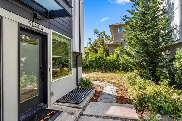 5244 Brooklyn Avenue Ne #A, Seattle, WA 98105