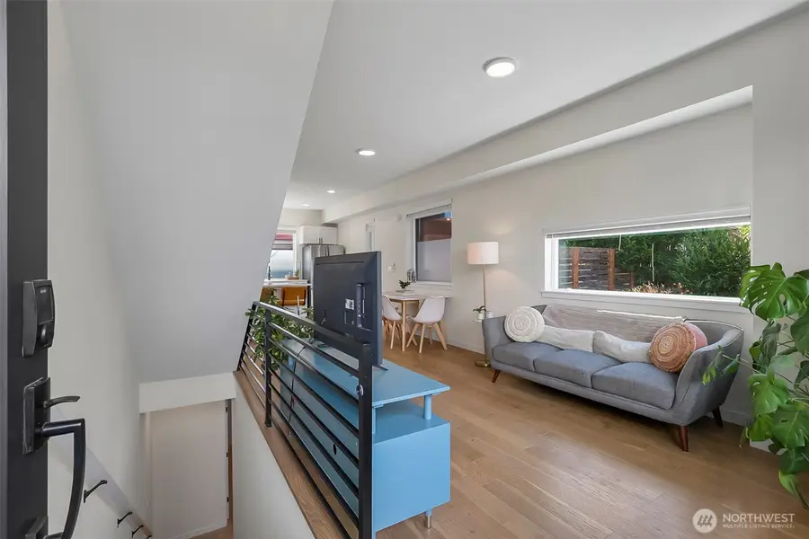 5244 Brooklyn Avenue Ne #A, Seattle, WA 98105 - #2