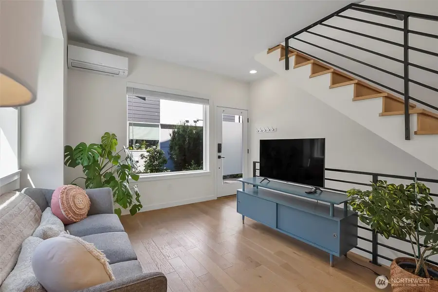 5244 Brooklyn Avenue Ne #A, Seattle, WA 98105 - #3