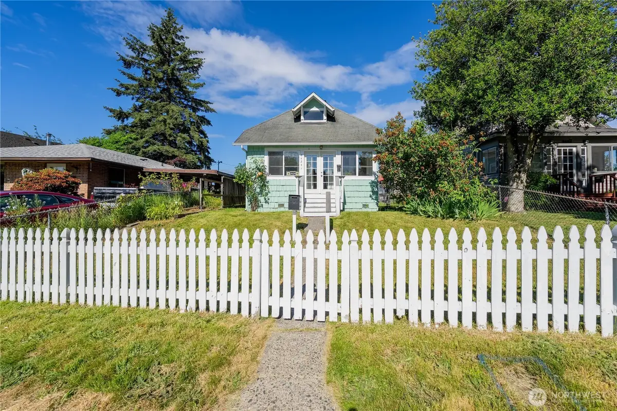 2424 Cleveland Avenue, Everett, WA 98201 - #1