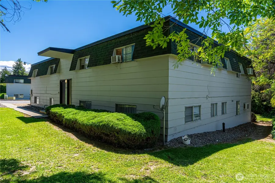 933 N Baker Avenue #1-16, East Wenatchee, WA 98802 - #2