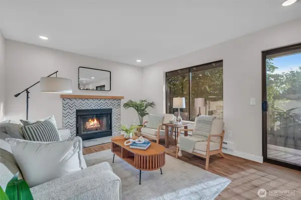 11701 100th Avenue Ne #4, Kirkland, WA 98034