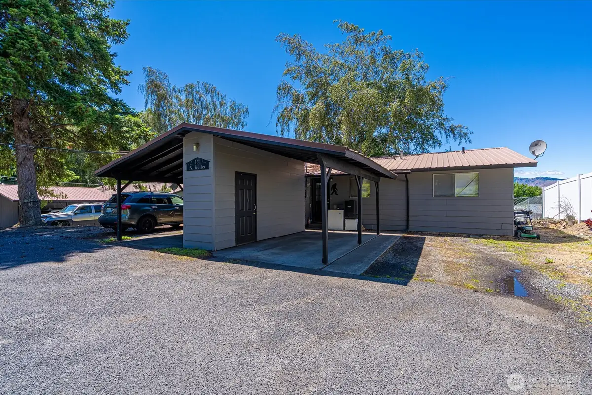 460 N Keller Avenue #A & B, East Wenatchee, WA 98802 - #1