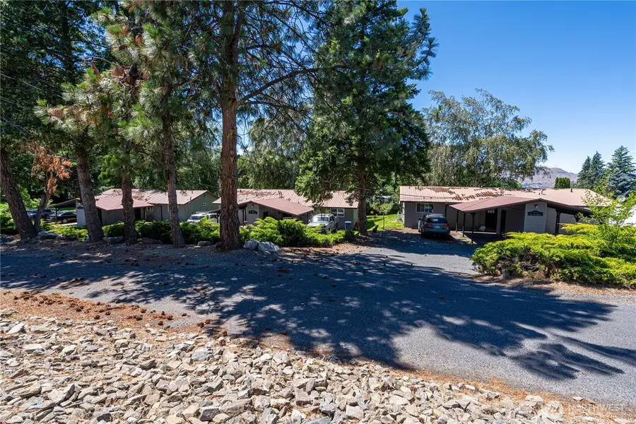 460 N Keller Avenue #A & B, East Wenatchee, WA 98802 - #3