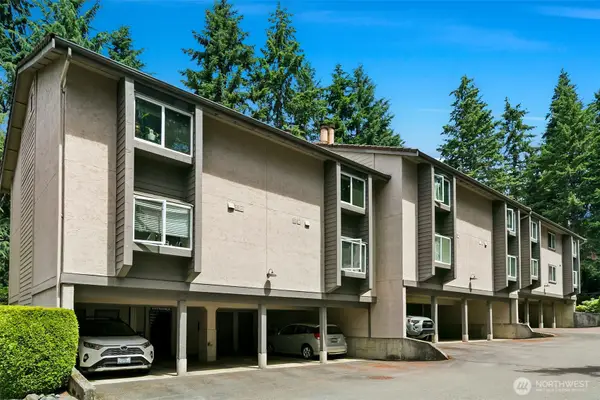 12715 NE 120th Street #C8, Kirkland, WA 98034