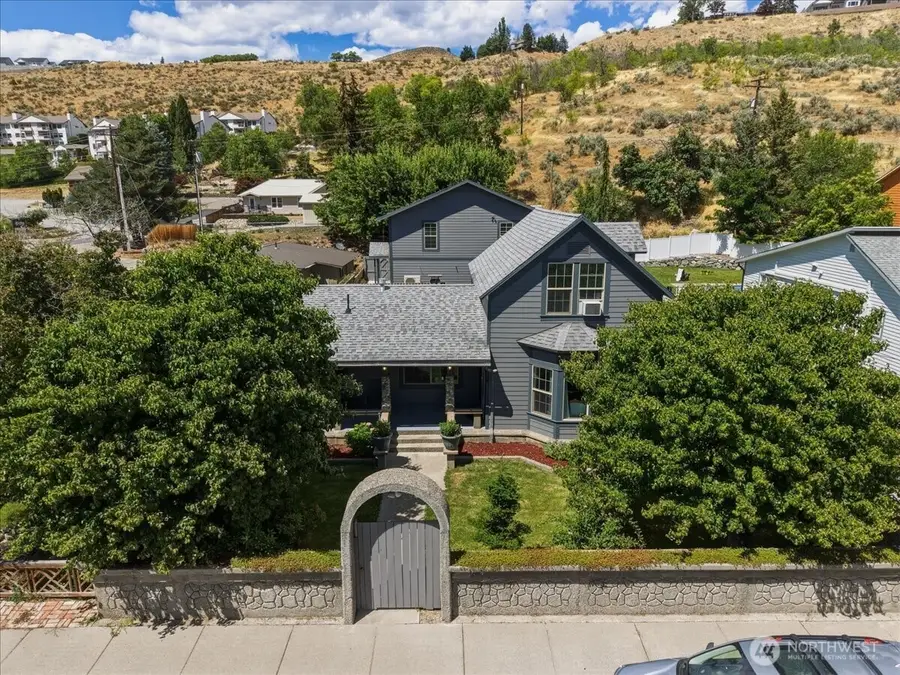 330 W Highland Avenue, Chelan, WA 98816 - #2