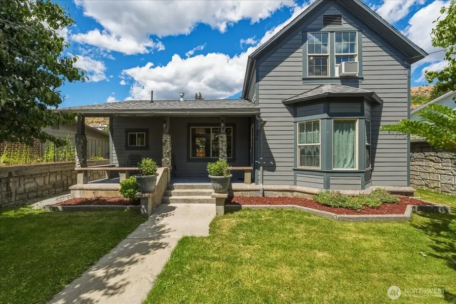 330 W Highland Avenue, Chelan, WA 98816 - #3