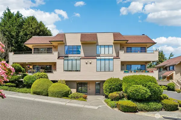 910 S 248th Street, Des Moines, WA 98198