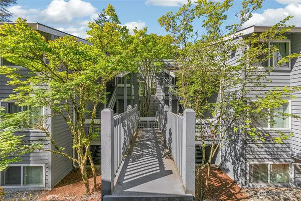 9398 Redmond-woodinville Road Ne #E126, Redmond, WA 98052