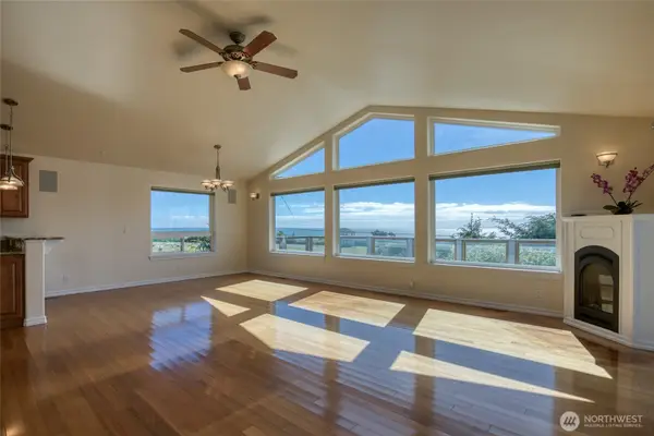 36 Duke Lane, Pacific Beach, WA 98571