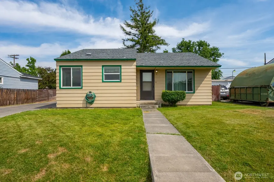 907 S Hawthorne Drive, Moses Lake, WA 98837 - #3