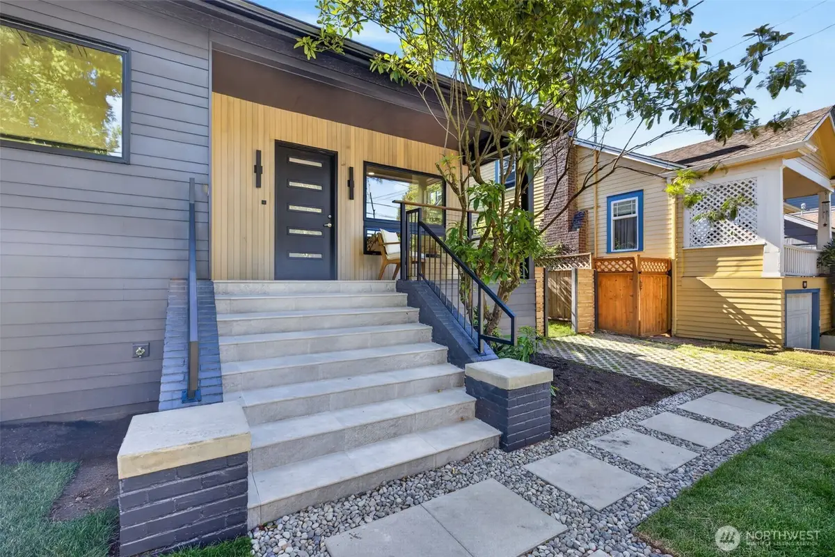 3247 40th Avenue Sw, Seattle, WA 98116 - #1