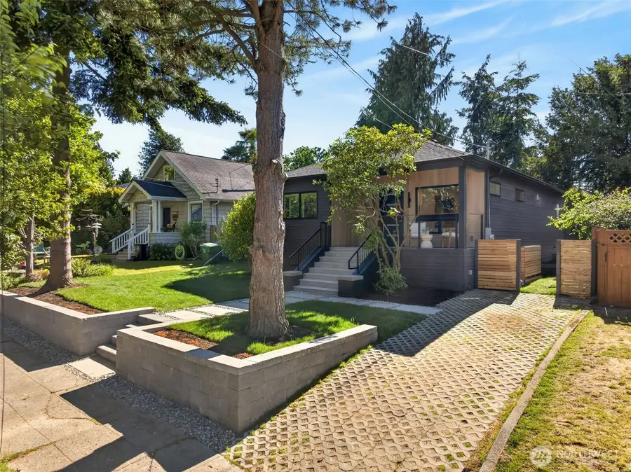 3247 40th Avenue Sw, Seattle, WA 98116 - #3