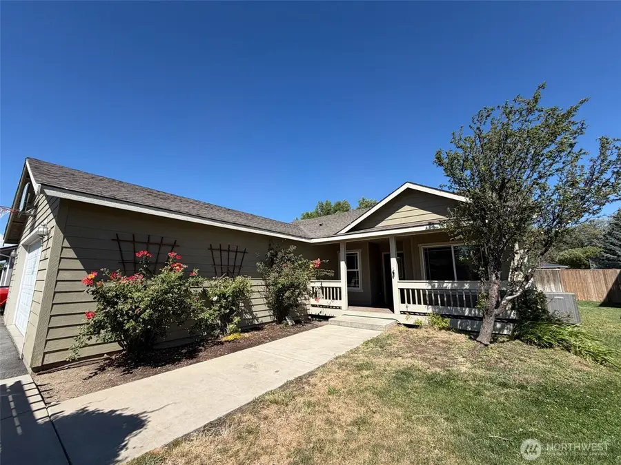 106 N Benton Street, Kittitas, WA 98934 - #2