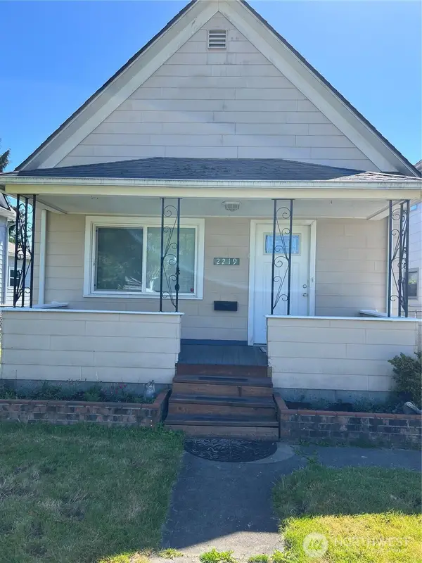 2219 Rockefeller Ave, Everett, WA 98201