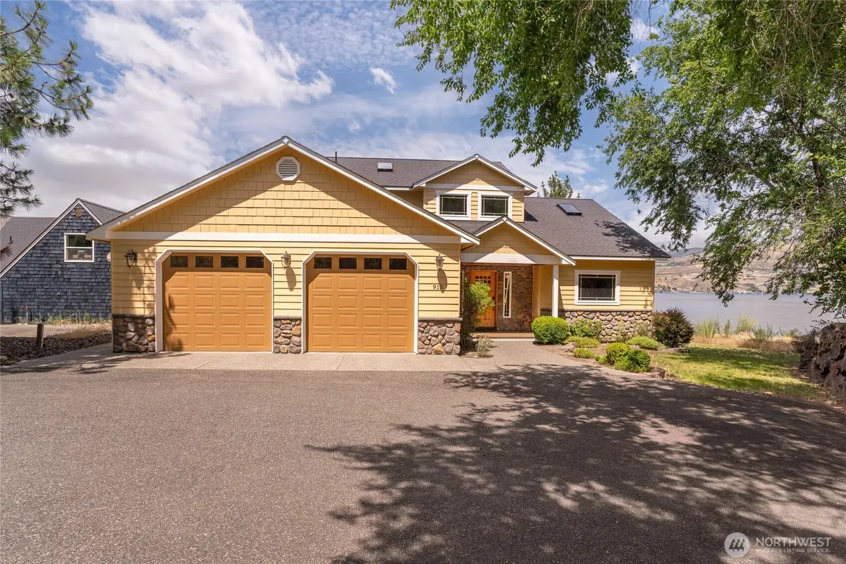 915 S Lakeshore Drive, Chelan, WA 98816 - #1
