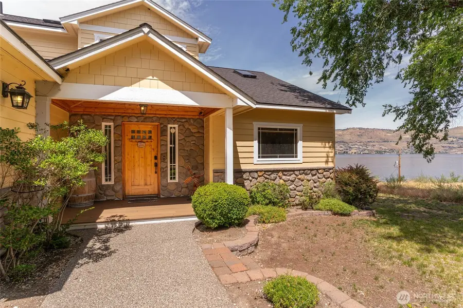 915 S Lakeshore Drive, Chelan, WA 98816 - #2