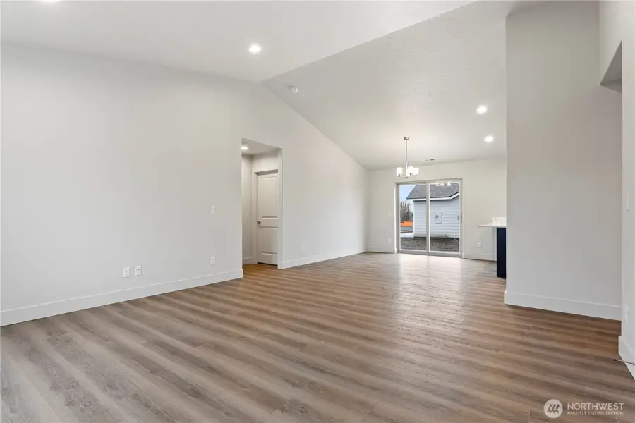 202 N Sandy Loop, Moses Lake, WA 98837 - #2