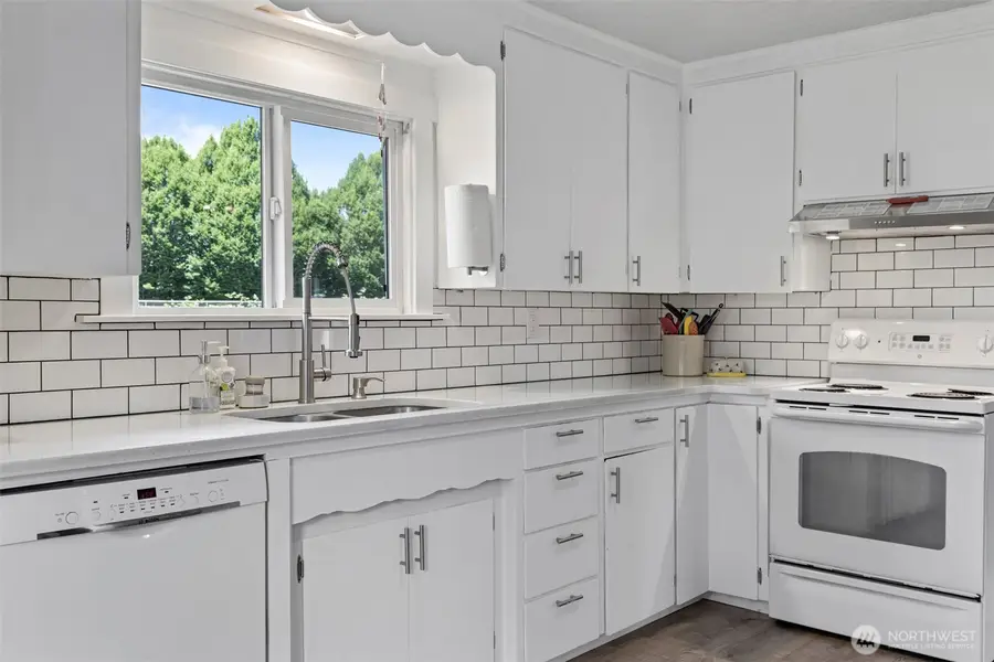 706 Harrison Street, Sumner, WA 98390 - #2
