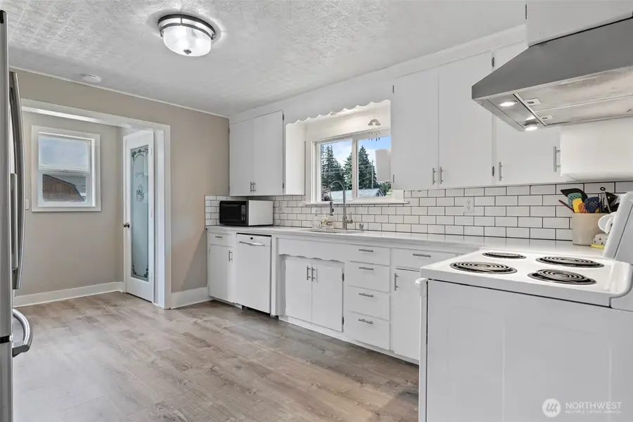 706 Harrison Street, Sumner, WA 98390 - #3