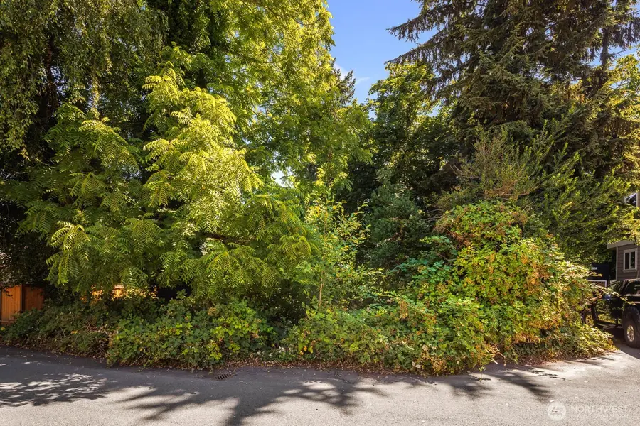 672 Lind Avenue Nw #4, Renton, WA 98057 - #3