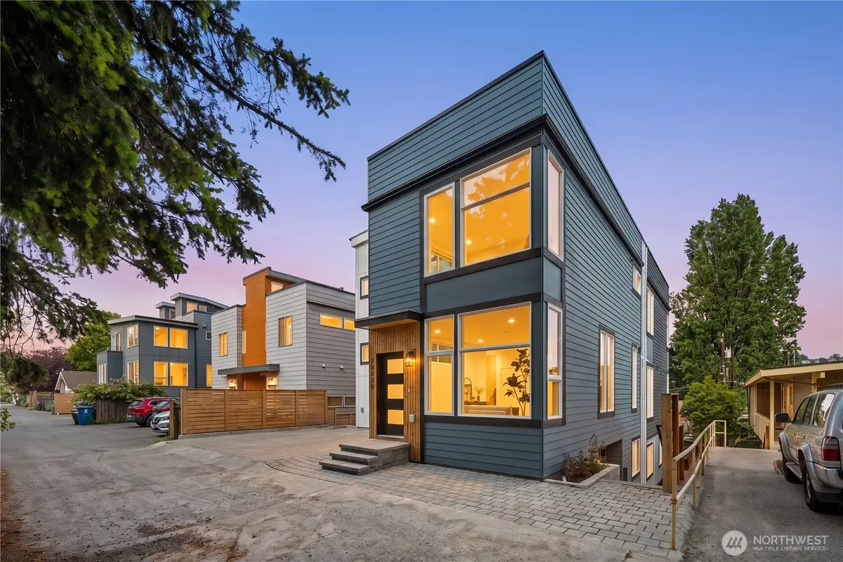3035 21st Avenue W, Seattle, WA 98199 - #1