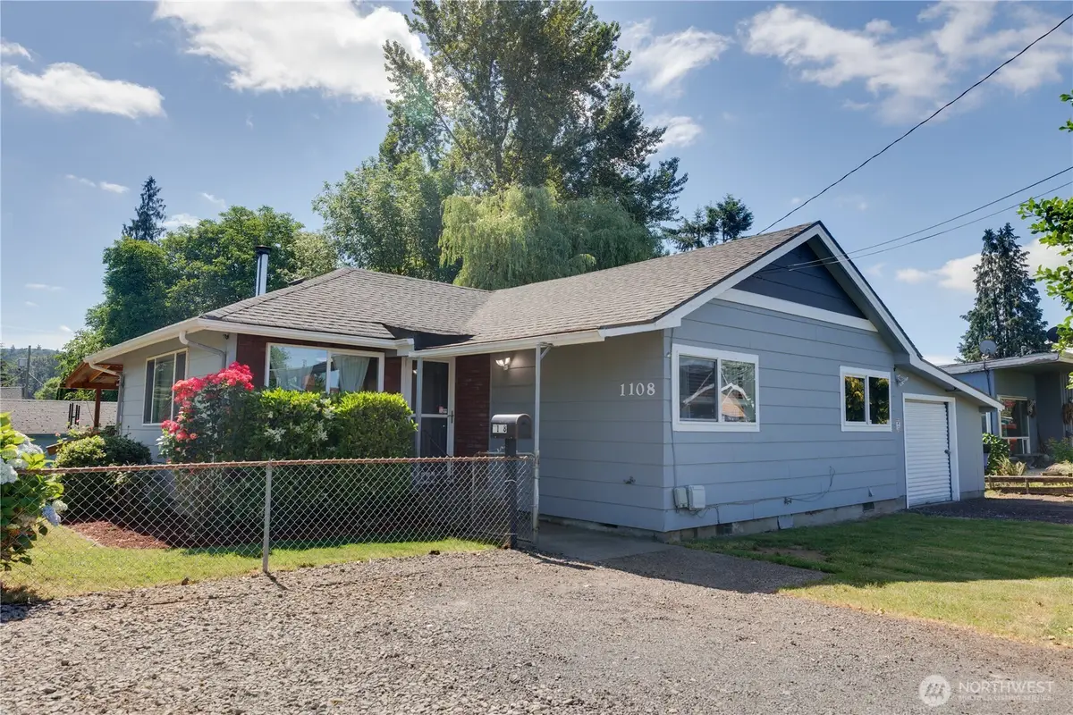 1108 S 8th Avenue, Kelso, WA 98626 - #1